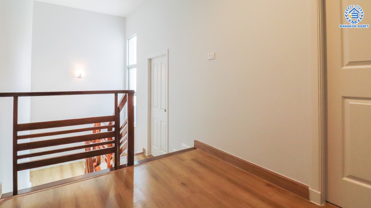 บ้านเดี่ยวมือสองนนทบุรี ม.วิลล่าการ์เด้น2 บางกรวย-ไทรน้อย หลังมุม เนื้อที่ 52.5 ตร.ว. ฟังก์ชัน 3 ห้องนอน 3 ห้องน้ำ จอดรถได้ 2 คัน บรรยากาศเป็นส่วนตัว บนทำเลศักยภาพ เชื่อมต่อหลายเส้นทาง ถ.รัตนาธิเบศร์, ถ.กาญจนาภิเษก และ ถ.ราชพฤกษ์ ใกล้เซ็นทรัลเวสต์เกต และรถไฟฟ้าสายสีม่วง "สถานีบางพลู"...